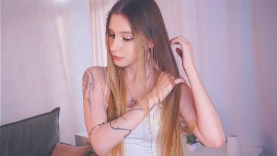 AleciaRaw live from France