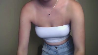 AliceMeaww_ live from United States