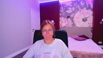 AngelinaLow live from United States