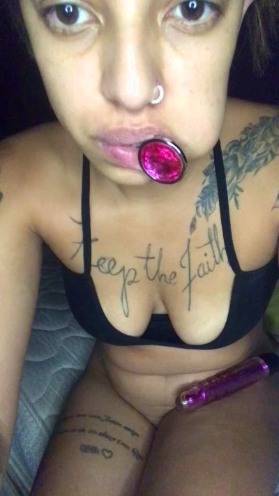 Aninhalaura live from Brazil