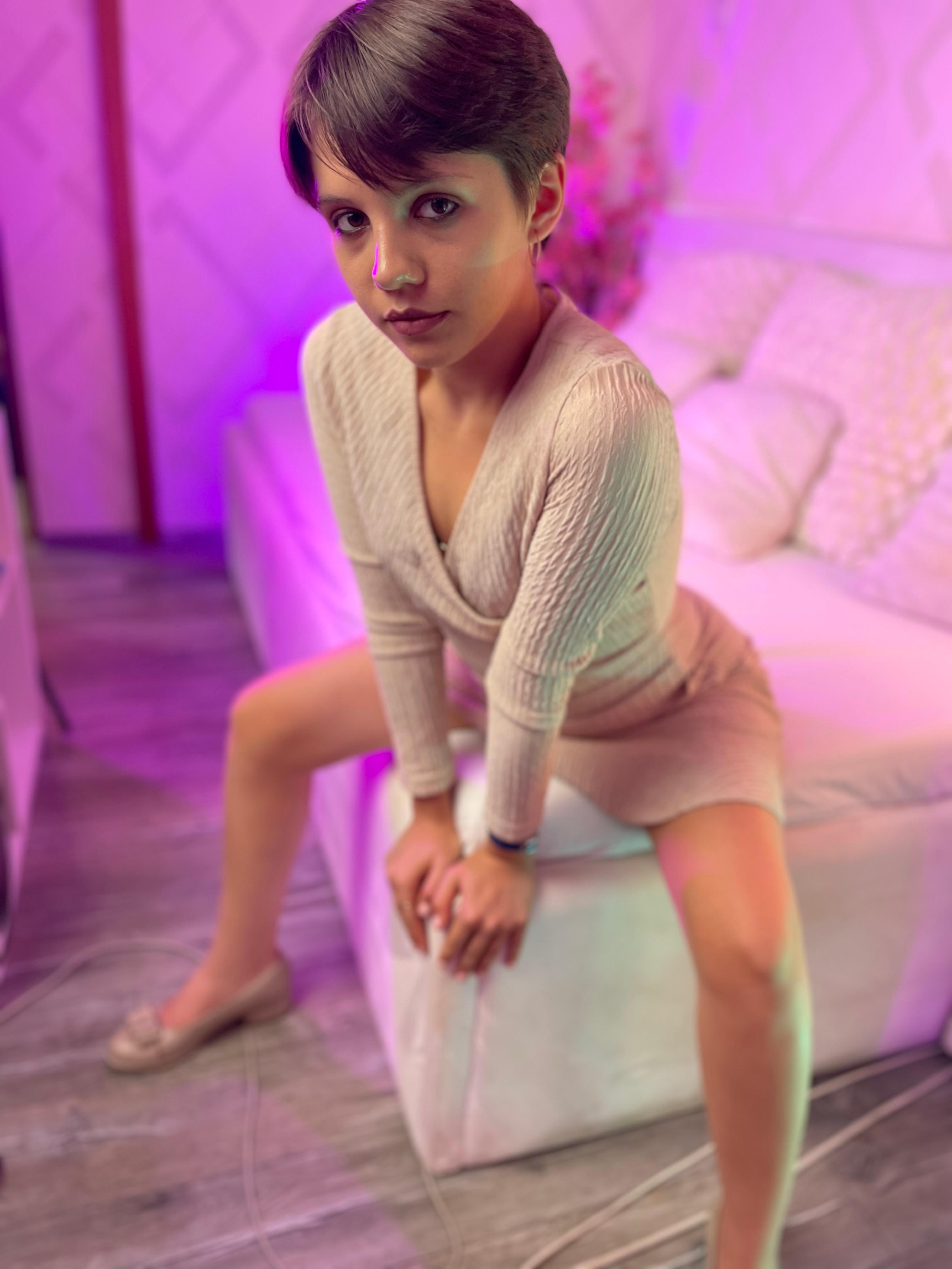 ArielleParis live from Romania