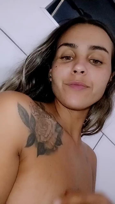 Babisurfistinha live from Brazil