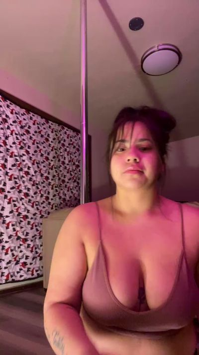 Bbybrixoxo23 live from United States