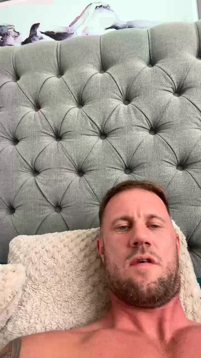 Benjay74 live from United Kingdom