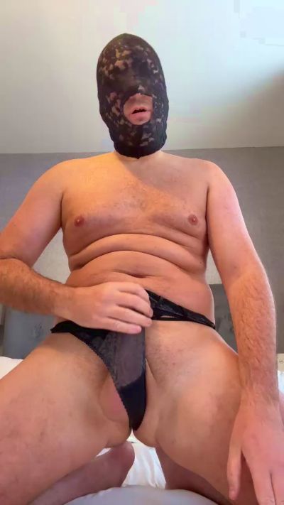 Bigslutcock live from United Kingdom