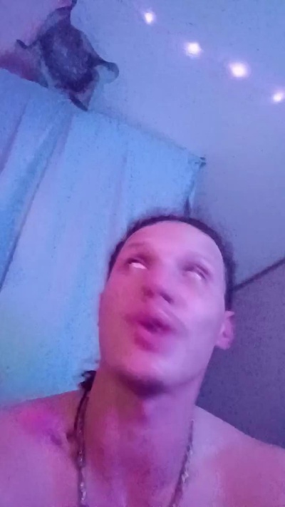 Boostie_Bandit live from United States