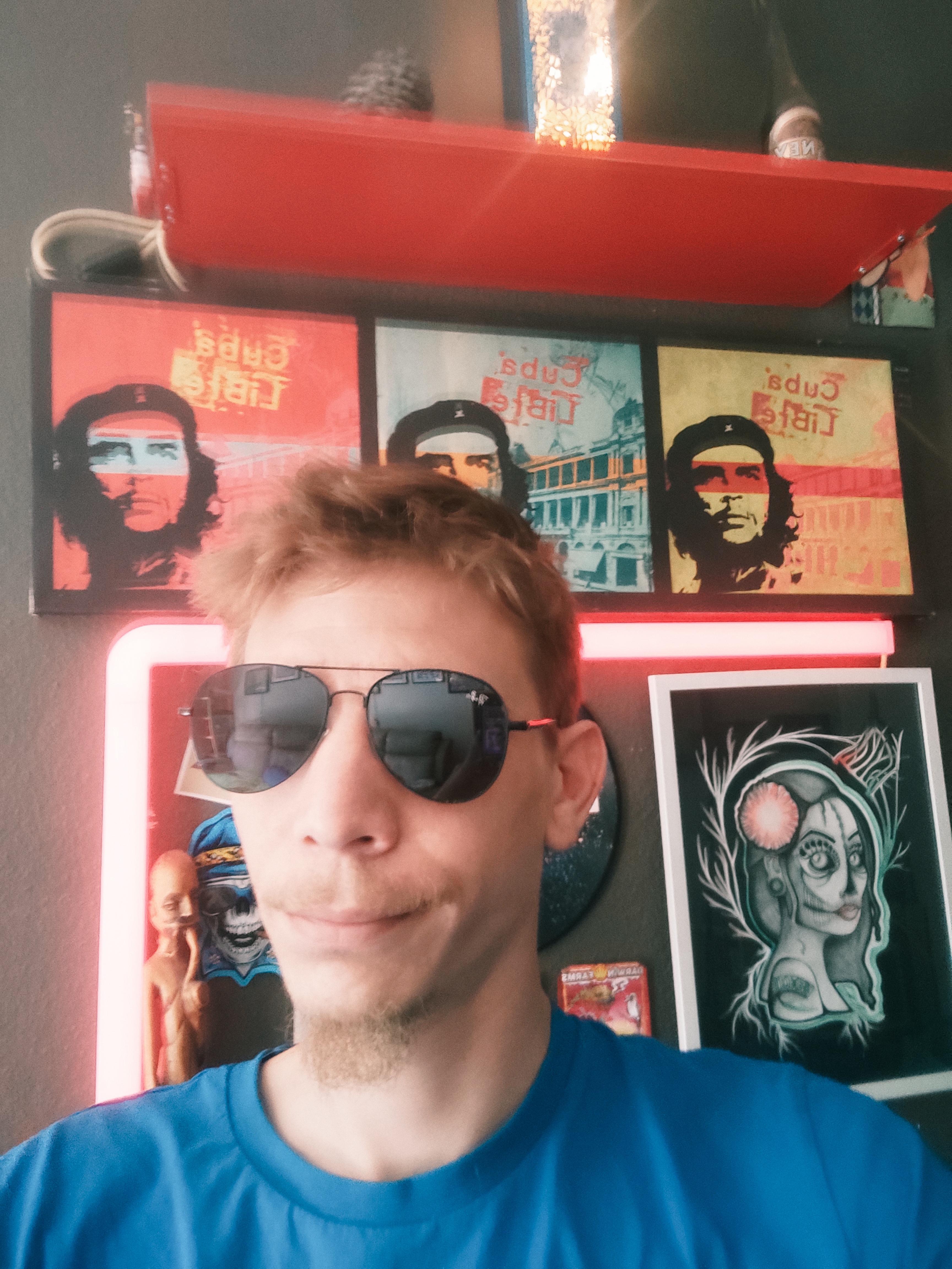 Boubou4020 live from Belgium