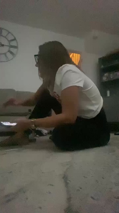 Bustybella89 live from United Kingdom