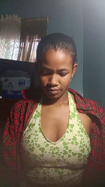 Carinahot02 live from Madagascar