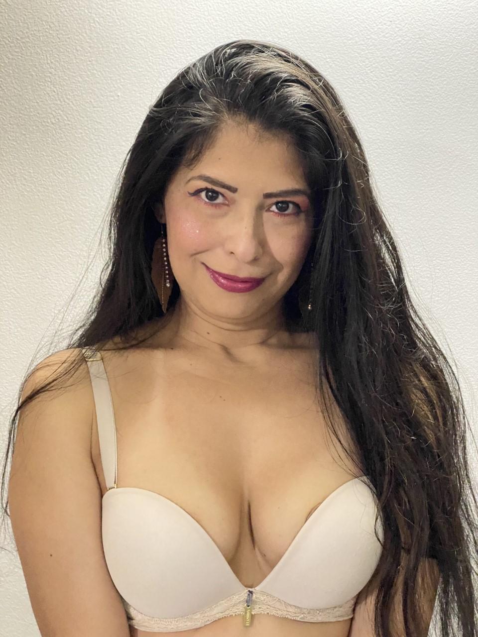 CarolinaLopez live from Colombia