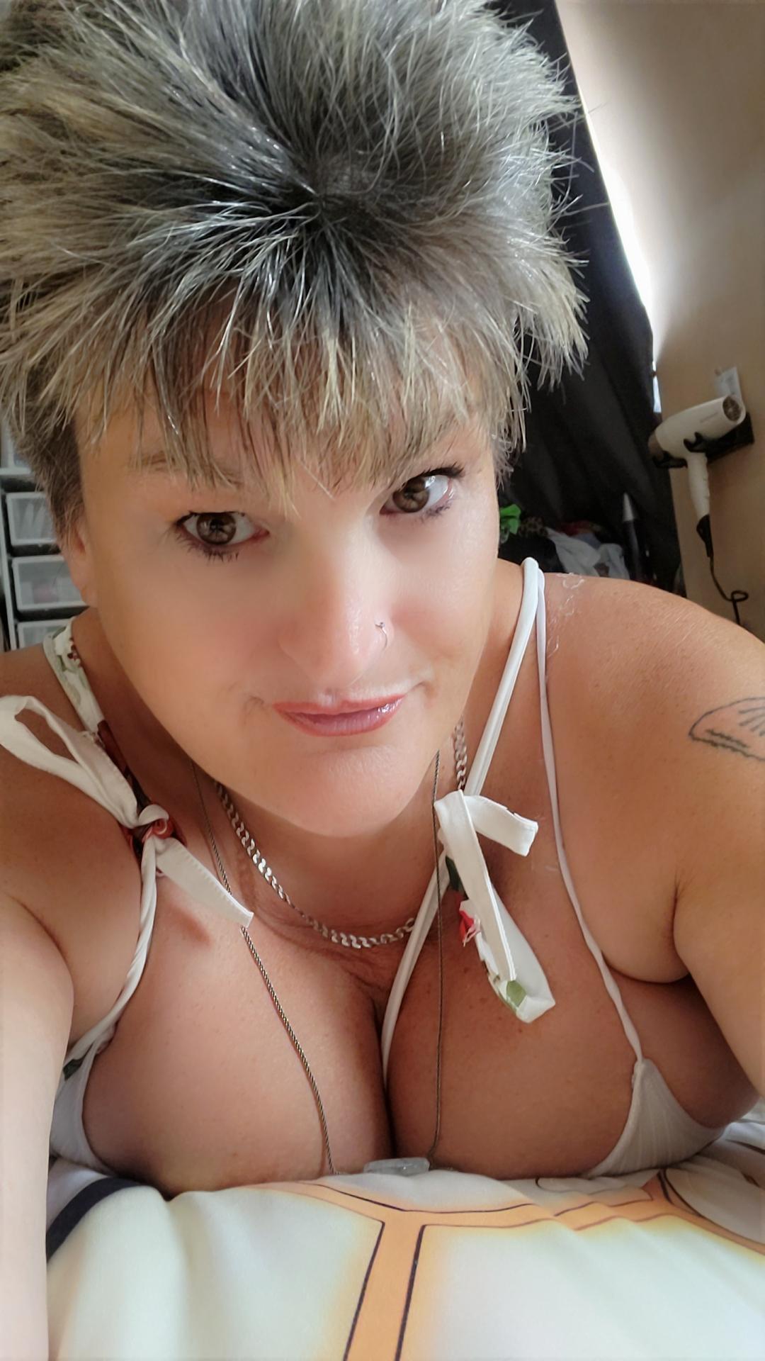 Countryhoney live from United Kingdom