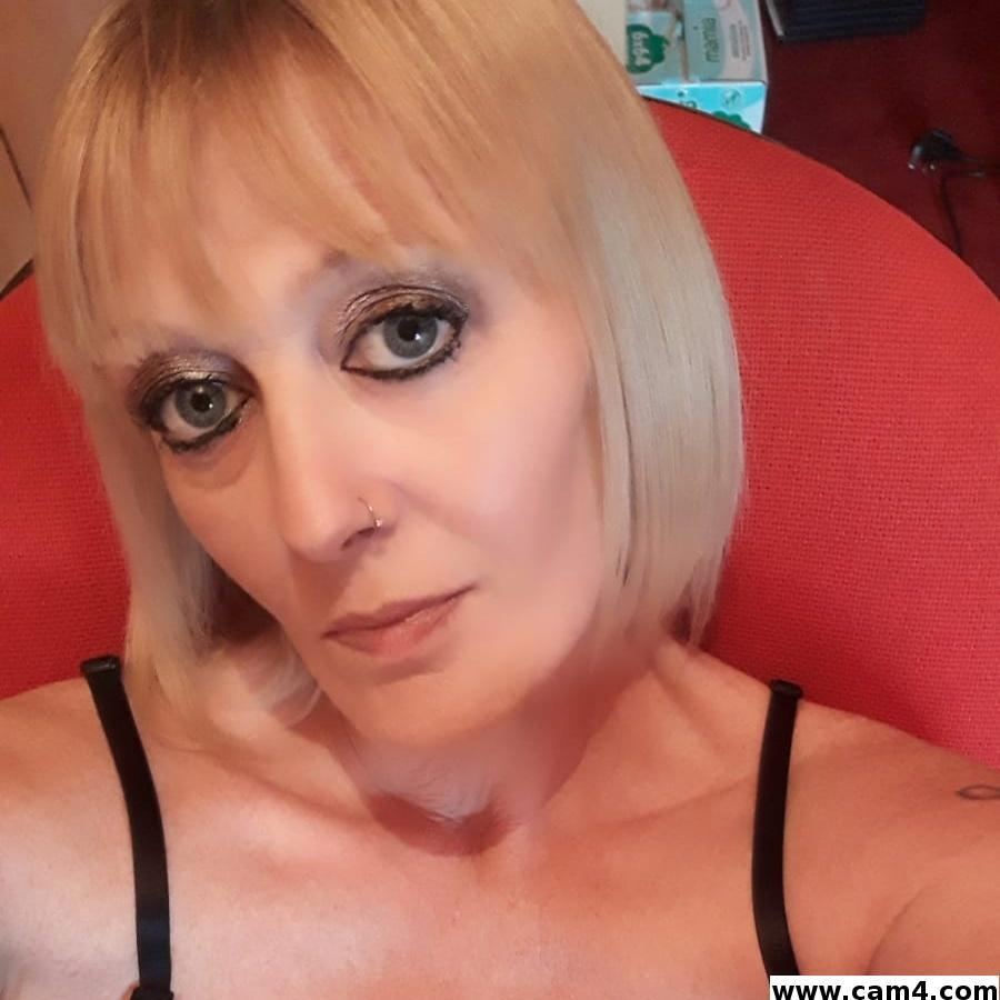Couple4voyeur live from United Kingdom