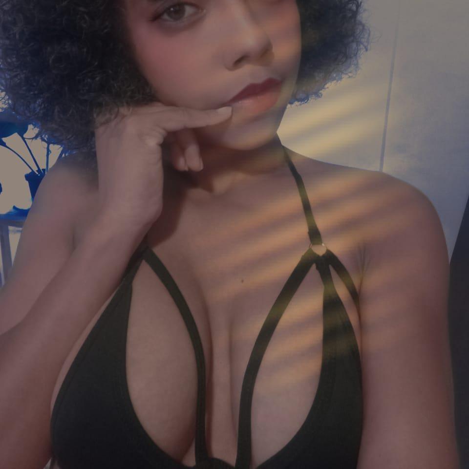 Dakota6And_Ryv live from Colombia