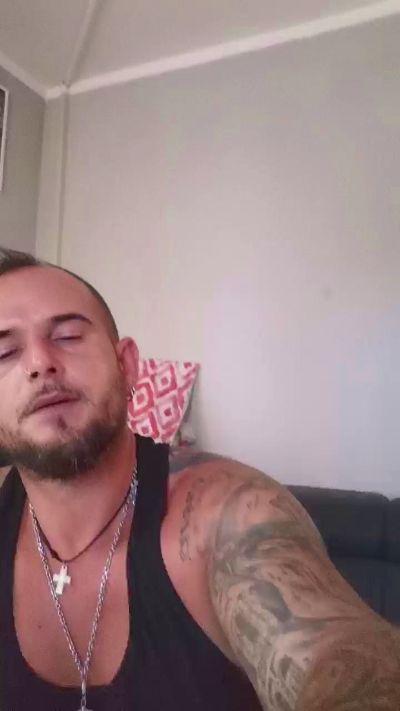 Dani4490 live from Germany