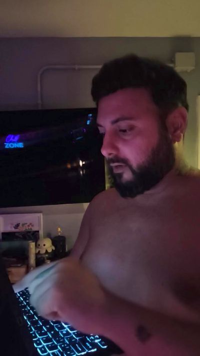 Dani_MalaPedro live from Spain