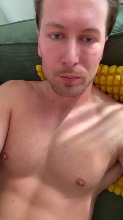 Dario_97 live from Germany