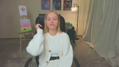 EliciaKrissie live from France