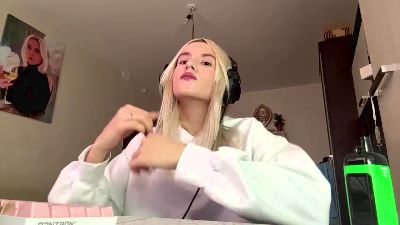 ElvaWaxler live from France