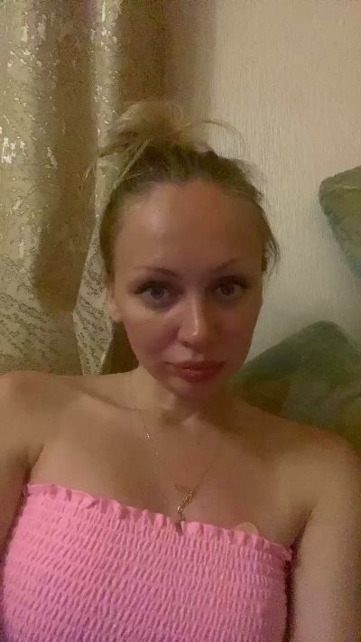 EmillyaW live from Netherlands