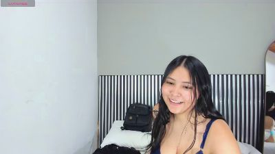 Emily_Lewiss live from United States