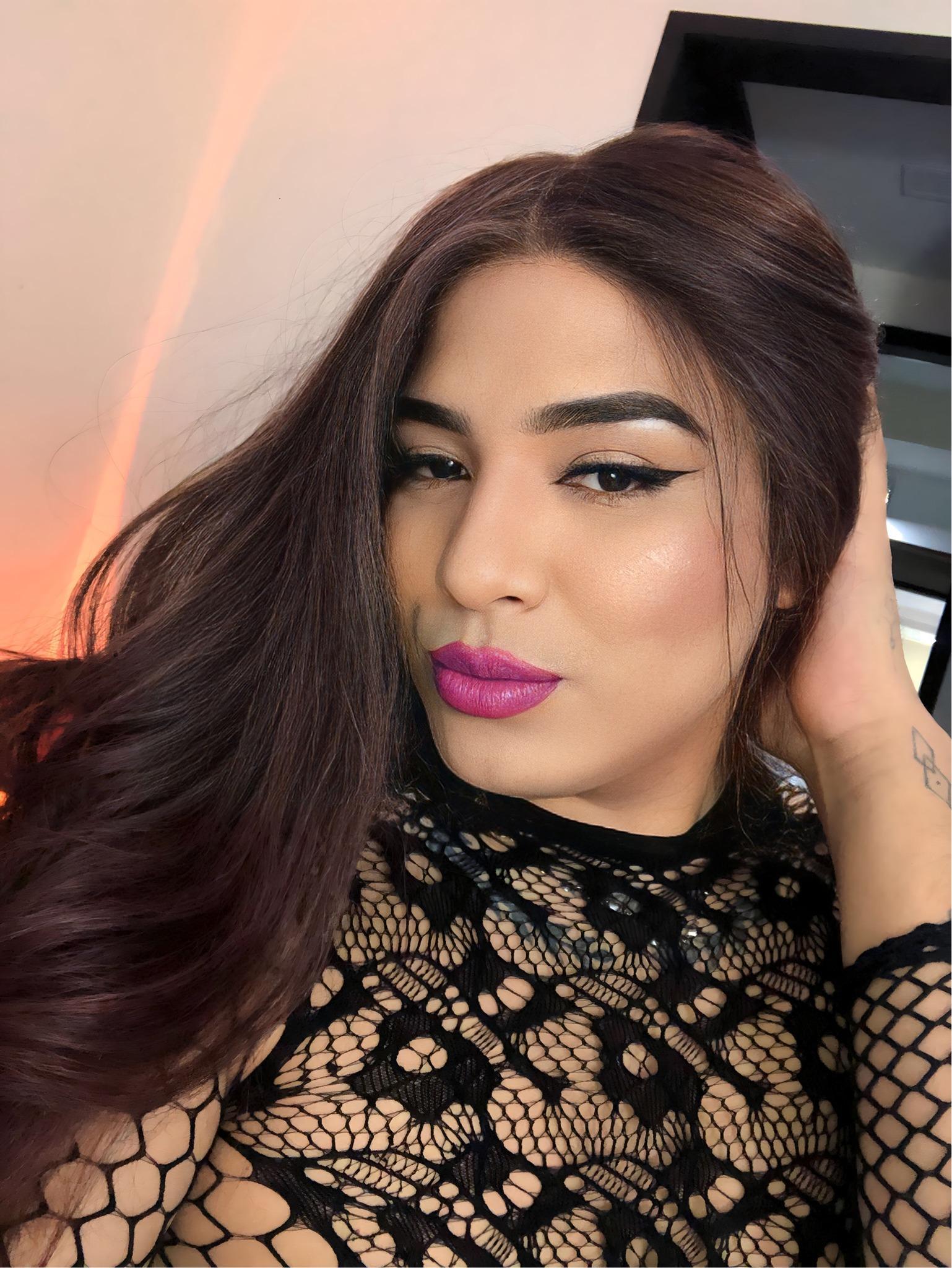 Emperatriz27 live from Colombia