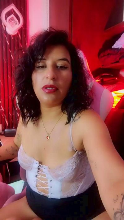 Hott_Sofii live from France