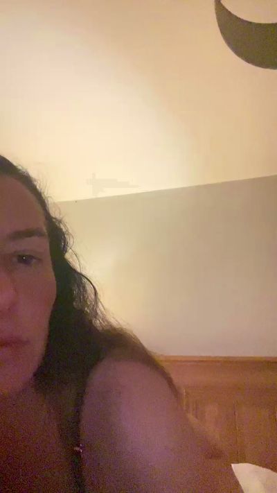 HottyJC live from United Kingdom