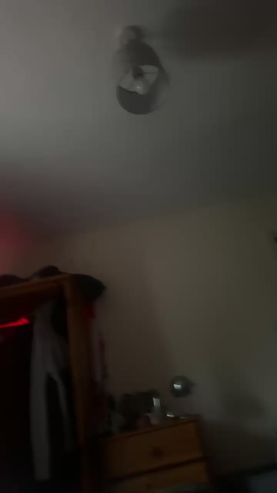 Idontknow_t2002 live from United Kingdom