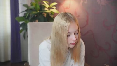 JeanieBeynon live from France