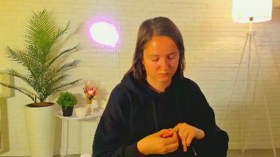 JesseniaBarach live from United States