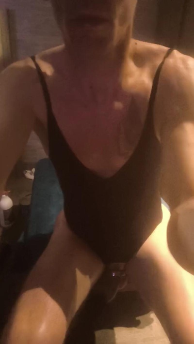 Kinkyslaveboy37 live from Netherlands