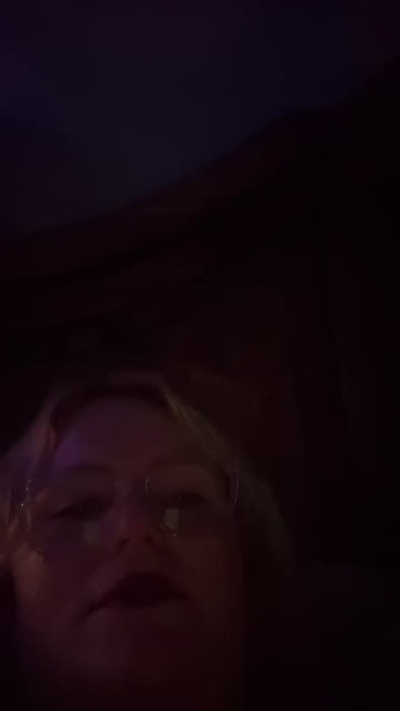 KittyMilf40 live from United States