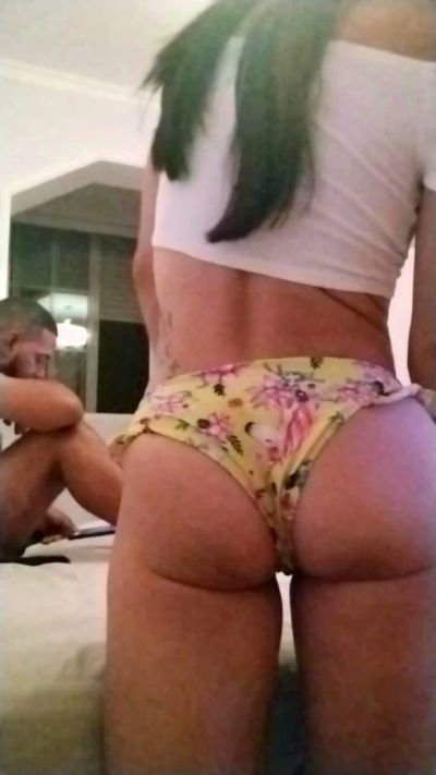 Lauraxxsteen live from Spain