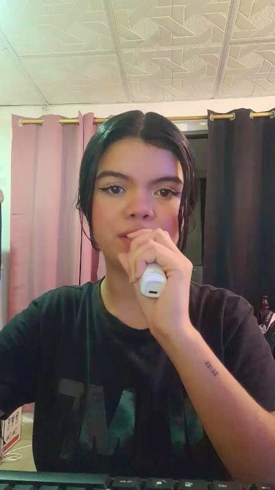 LittleAkari live from Colombia