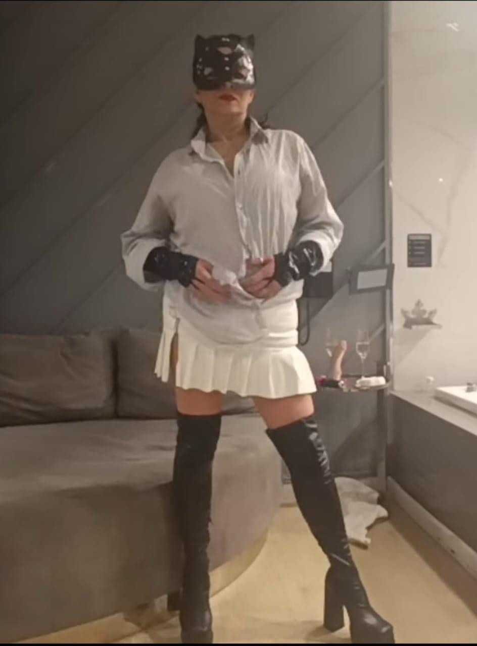 Lizzalanne live from United States