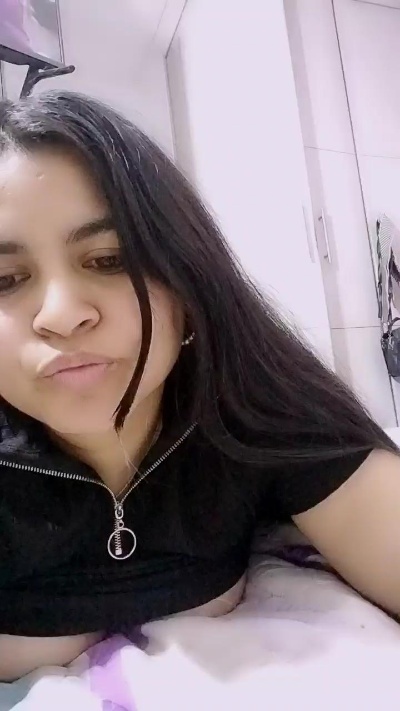 Llizxxy live from Colombia