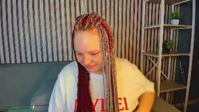 Looly_Rise live from United States
