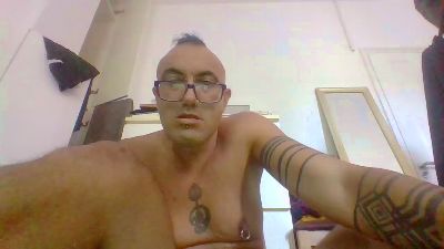 MaxwellHammer live from United Kingdom