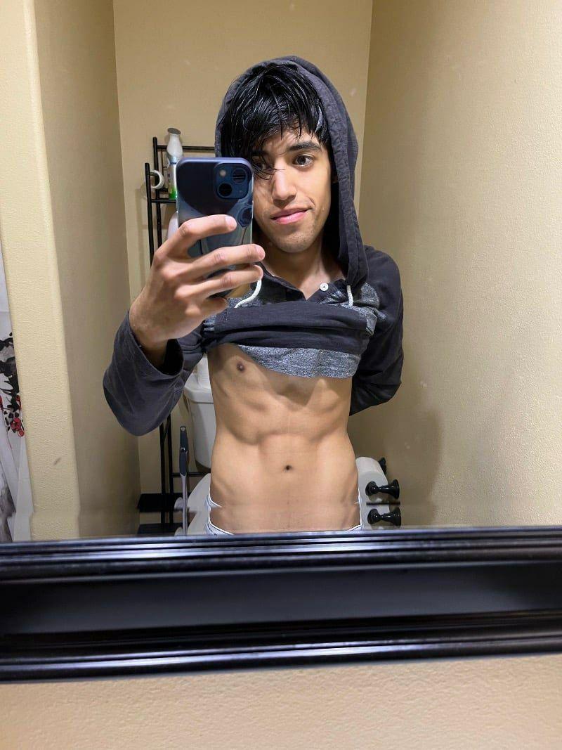 MeekTheTwink18 live from United States