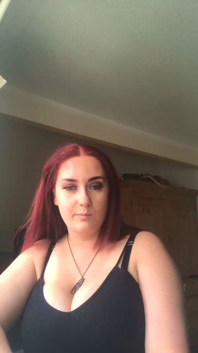 Meggieee98 live from United Kingdom