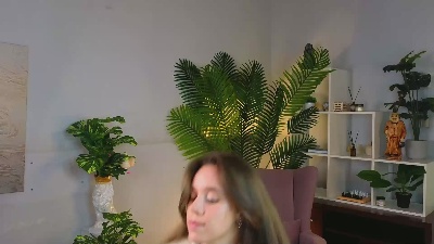 MeghannMilosch live from France