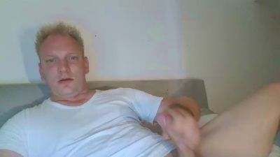 Mickxll live from Netherlands