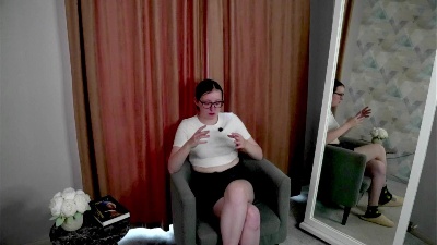 MinaLockemer live from France