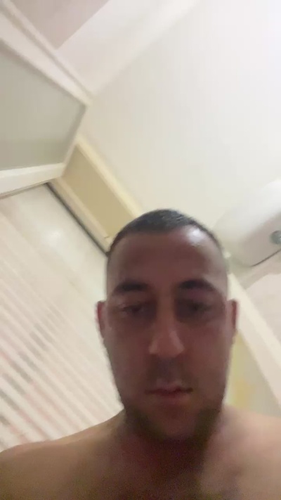 Mipiacelafiga93 live from Italy