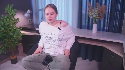 MoniqueBores live from France