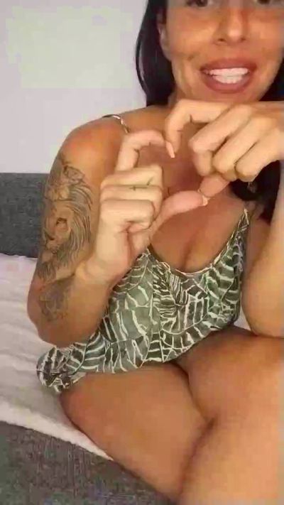 Nayaa_rose live from France