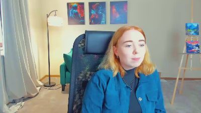 NelidaReus live from United States