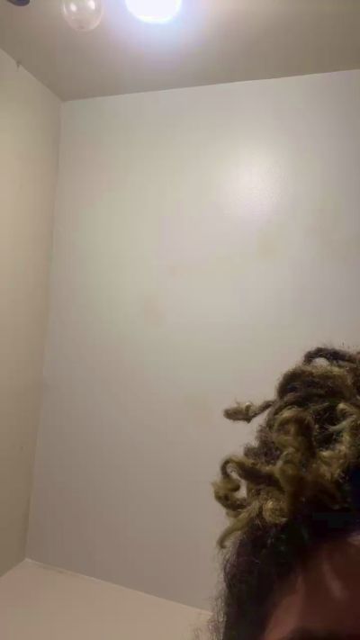 Prettypetite7 live from United States