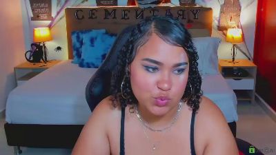 Prettyy_zoe live from United States