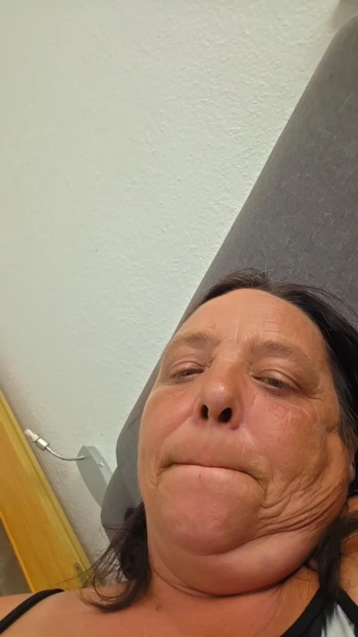 ReifeDame77 live from Germany